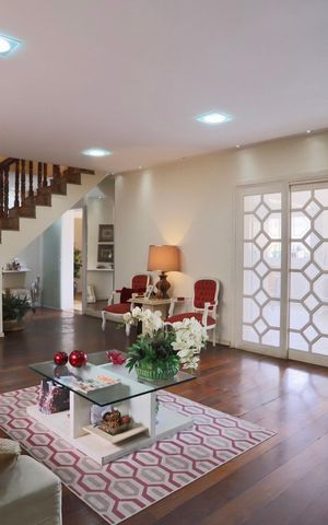 Casa à venda com 450m², 4 quartos e 6 vagasSala