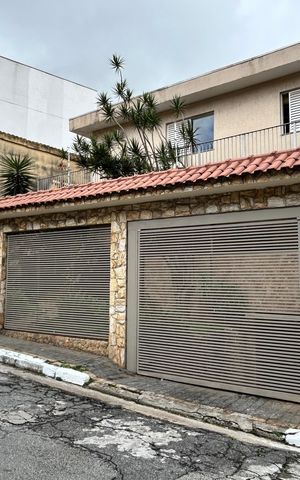 Casa à venda com 450m², 4 quartos e 6 vagasFachada
