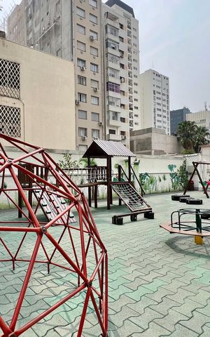 Apartamento à venda com 178m², 3 quartos e 2 vagas Apartamento à venda com 178m², 3 quartos e 2 vagasPlayground