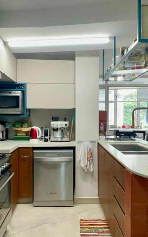 Apartamento à venda com 178m², 3 quartos e 2 vagas Apartamento à venda com 178m², 3 quartos e 2 vagasCozinha