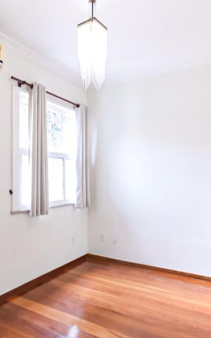 Casa à venda com 400m², 4 quartos e 3 vagas Casa à venda com 400m², 4 quartos e 3 vagasQuarto - Suíte