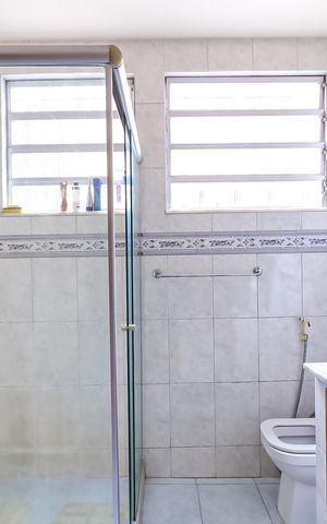 Casa à venda com 400m², 4 quartos e 3 vagas Casa à venda com 400m², 4 quartos e 3 vagasBanheiro Social