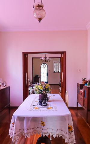 Casa à venda com 400m², 4 quartos e 3 vagas Casa à venda com 400m², 4 quartos e 3 vagasCopa