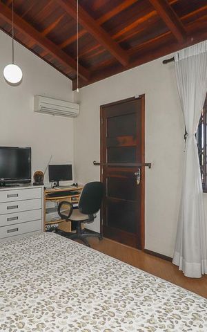 Casa à venda com 200m², 3 quartos e 4 vagasQuarto Suíte