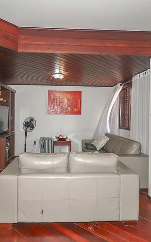 Casa à venda com 200m², 3 quartos e 4 vagasSala