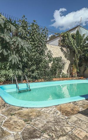 Casa à venda com 200m², 3 quartos e 4 vagasÁrea comum - Piscina