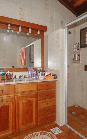 Casa à venda com 200m², 3 quartos e 4 vagasBanheiro da Suíte