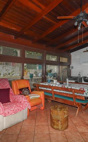 Casa à venda com 200m², 3 quartos e 4 vagasEspaço de lazer / fundos