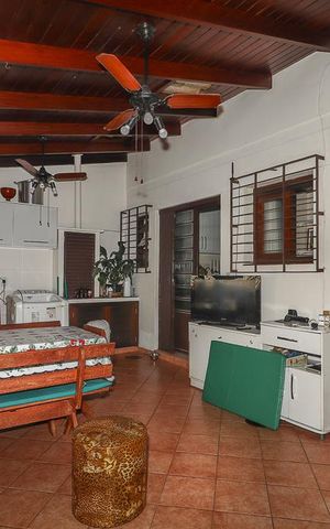 Casa à venda com 200m², 3 quartos e 4 vagasEspaço de lazer / fundos