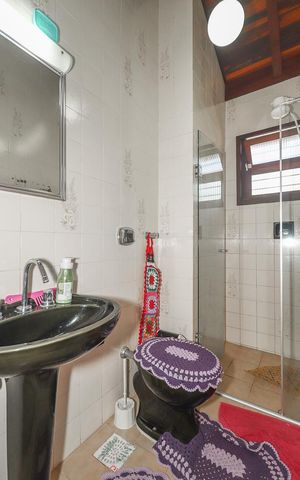 Casa à venda com 200m², 3 quartos e 4 vagasBanheiro Social