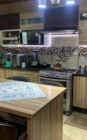 Casa à venda com 253m², 4 quartos e 2 vagas Casa à venda com 253m², 4 quartos e 2 vagasCozinha