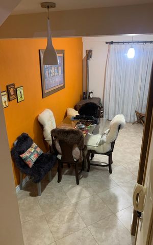 Casa à venda com 253m², 4 quartos e 2 vagas Casa à venda com 253m², 4 quartos e 2 vagasSala