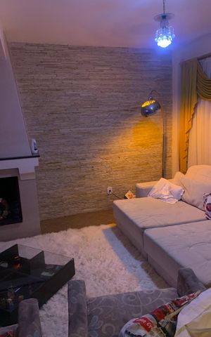 Casa à venda com 253m², 4 quartos e 2 vagas Casa à venda com 253m², 4 quartos e 2 vagasSala