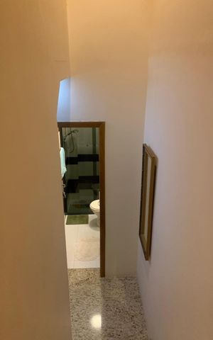 Casa à venda com 253m², 4 quartos e 2 vagas Casa à venda com 253m², 4 quartos e 2 vagasEscada