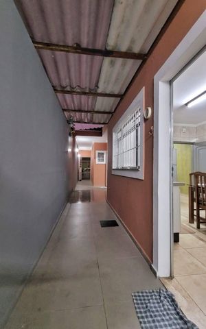 Casa à venda com 200m², 2 quartos e 2 vagasCorredor