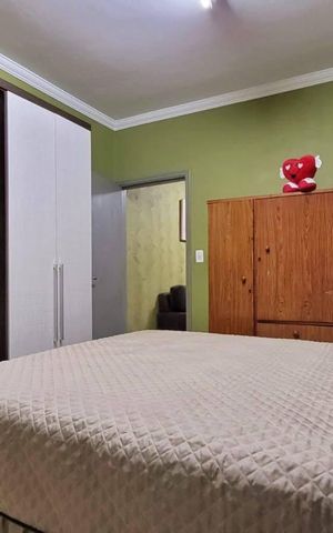 Casa à venda com 200m², 2 quartos e 2 vagasQuarto
