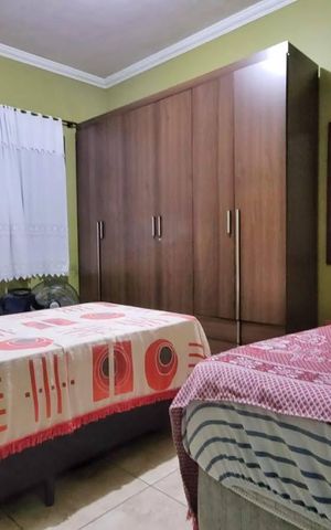 Casa à venda com 200m², 2 quartos e 2 vagasQuarto