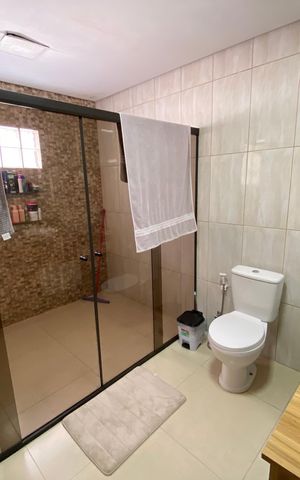 Casa à venda com 252m², 3 quartos e 2 vagas Casa à venda com 252m², 3 quartos e 2 vagasBanheiro 3