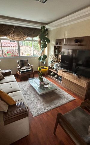 Casa à venda com 200m², 4 quartos e 2 vagas