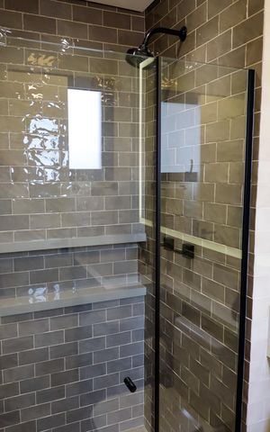 Apartamento à venda com 115m², 2 quartos e 3 vagas Apartamento à venda com 115m², 2 quartos e 3 vagasBanheiro da Suíte 1