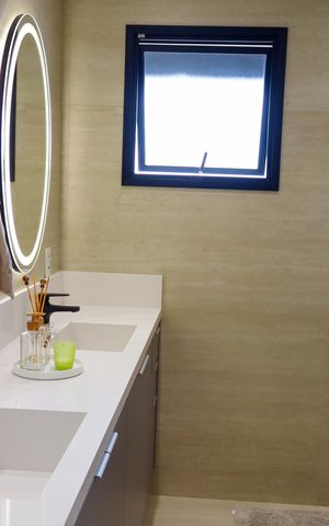 Apartamento à venda com 115m², 2 quartos e 3 vagas Apartamento à venda com 115m², 2 quartos e 3 vagasBanheiro da Suíte 2