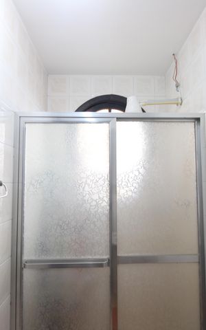 Casa de condomínio à venda com 300m², 2 quartos e 5 vagasBanheiro social
