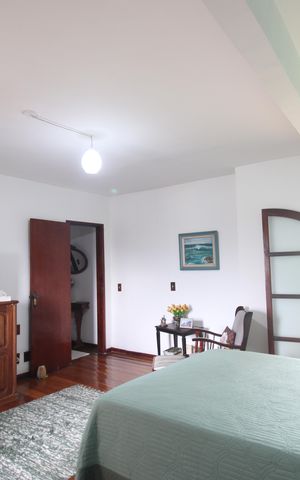 Casa de condomínio à venda com 300m², 2 quartos e 5 vagasSuíte