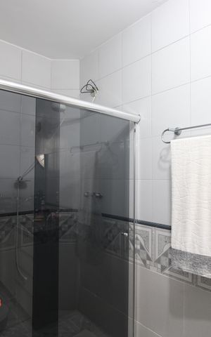 Casa de condomínio à venda com 300m², 2 quartos e 5 vagasBanheiro da suíte