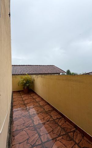 Casa de condomínio à venda com 300m², 2 quartos e 5 vagas Casa de condomínio à venda com 300m², 2 quartos e 5 vagasLateral da casa