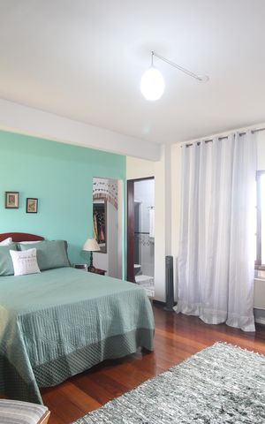 Casa de condomínio à venda com 300m², 2 quartos e 5 vagasSuíte