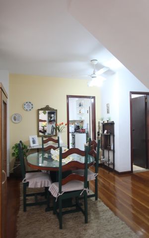 Casa de condomínio à venda com 300m², 2 quartos e 5 vagasSala