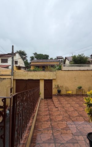 Casa de condomínio à venda com 300m², 2 quartos e 5 vagas Casa de condomínio à venda com 300m², 2 quartos e 5 vagasQuintal