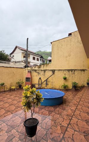 Casa de condomínio à venda com 300m², 2 quartos e 5 vagas Casa de condomínio à venda com 300m², 2 quartos e 5 vagasQuintal