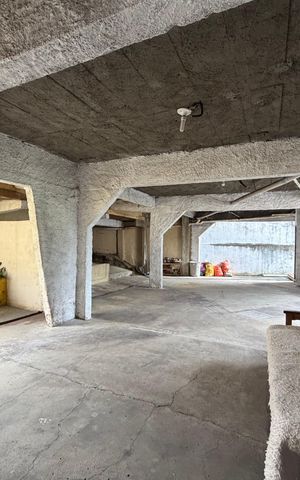 Casa de condomínio à venda com 300m², 2 quartos e 5 vagas Casa de condomínio à venda com 300m², 2 quartos e 5 vagasGaragem