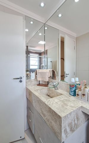 Apartamento à venda com 64m², 2 quartos e 2 vagas Apartamento à venda com 64m², 2 quartos e 2 vagasBanheiro da Suíte