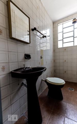 Casa à venda com 154m², 5 quartos e 3 vagas Casa à venda com 154m², 5 quartos e 3 vagasCasa 1