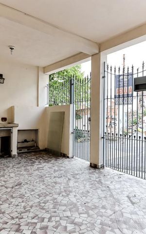 Casa à venda com 154m², 5 quartos e 3 vagas Casa à venda com 154m², 5 quartos e 3 vagasCasa 1