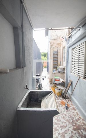Casa à venda com 154m², 5 quartos e 3 vagas Casa à venda com 154m², 5 quartos e 3 vagasCasa 3