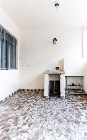 Casa à venda com 154m², 5 quartos e 3 vagas Casa à venda com 154m², 5 quartos e 3 vagasCasa 1