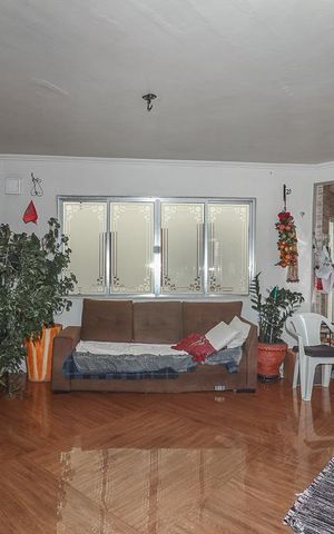 Casa à venda com 600m², 6 quartos e 4 vagasSala 1