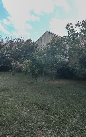 Casa à venda com 600m², 6 quartos e 4 vagasFundos