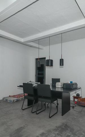 Casa à venda com 600m², 6 quartos e 4 vagasEscritório