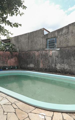 Casa à venda com 600m², 6 quartos e 4 vagasFundos