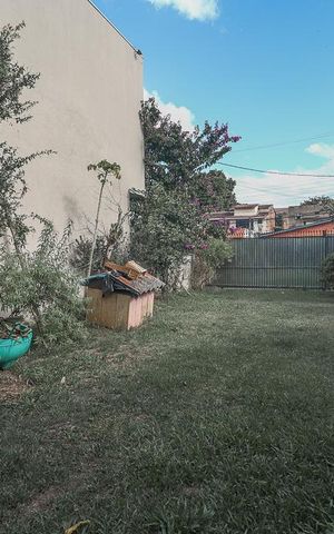 Casa à venda com 600m², 6 quartos e 4 vagasFundos