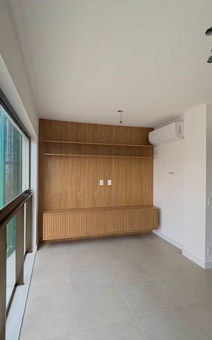 Apartamento à venda com 71m², 2 quartos e 1 vaga Apartamento à venda com 71m², 2 quartos e 1 vagaVaranda da Sala/área de serviço - vista para o mar