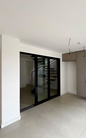 Apartamento à venda com 174m², 3 quartos e 1 vaga Apartamento à venda com 174m², 3 quartos e 1 vagaVaranda da sala 2/cozinha