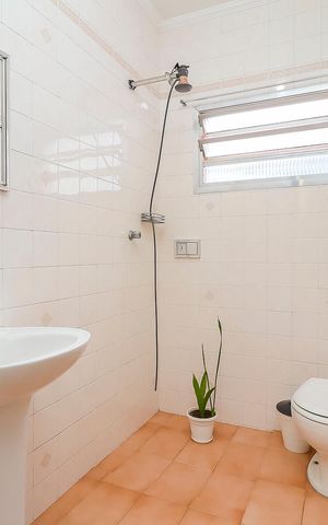 Casa para alugar com 150m², 2 quartos e 2 vagasBanheiro Social