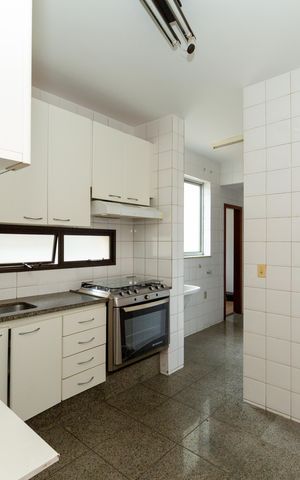 Apartamento para alugar com 120m², 4 quartos e 2 vagas Apartamento para alugar com 120m², 4 quartos e 2 vagasCOZINHA