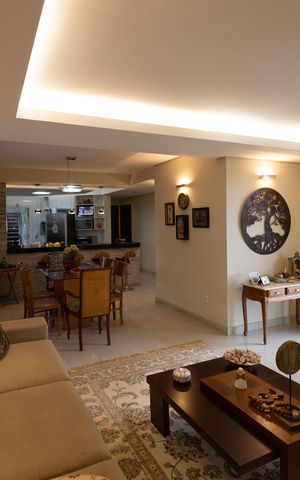 Casa à venda com 420m², 4 quartos e 3 vagas Casa à venda com 420m², 4 quartos e 3 vagasSala de Estar