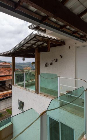 Casa à venda com 420m², 4 quartos e 3 vagas Casa à venda com 420m², 4 quartos e 3 vagasVaranda